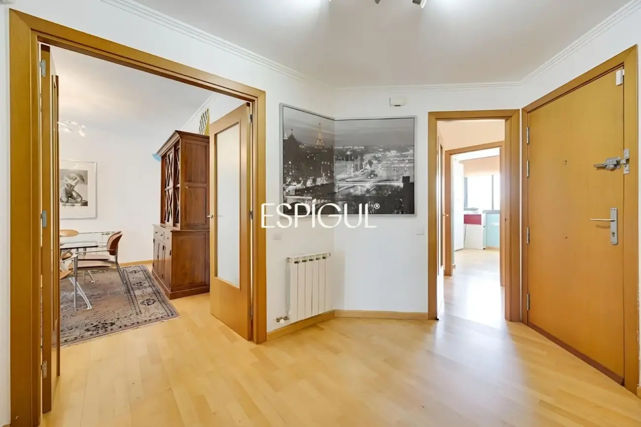 Piso en venta cuatro habitaciones, zona comunitaria en Torreblanca, Sant Cugat