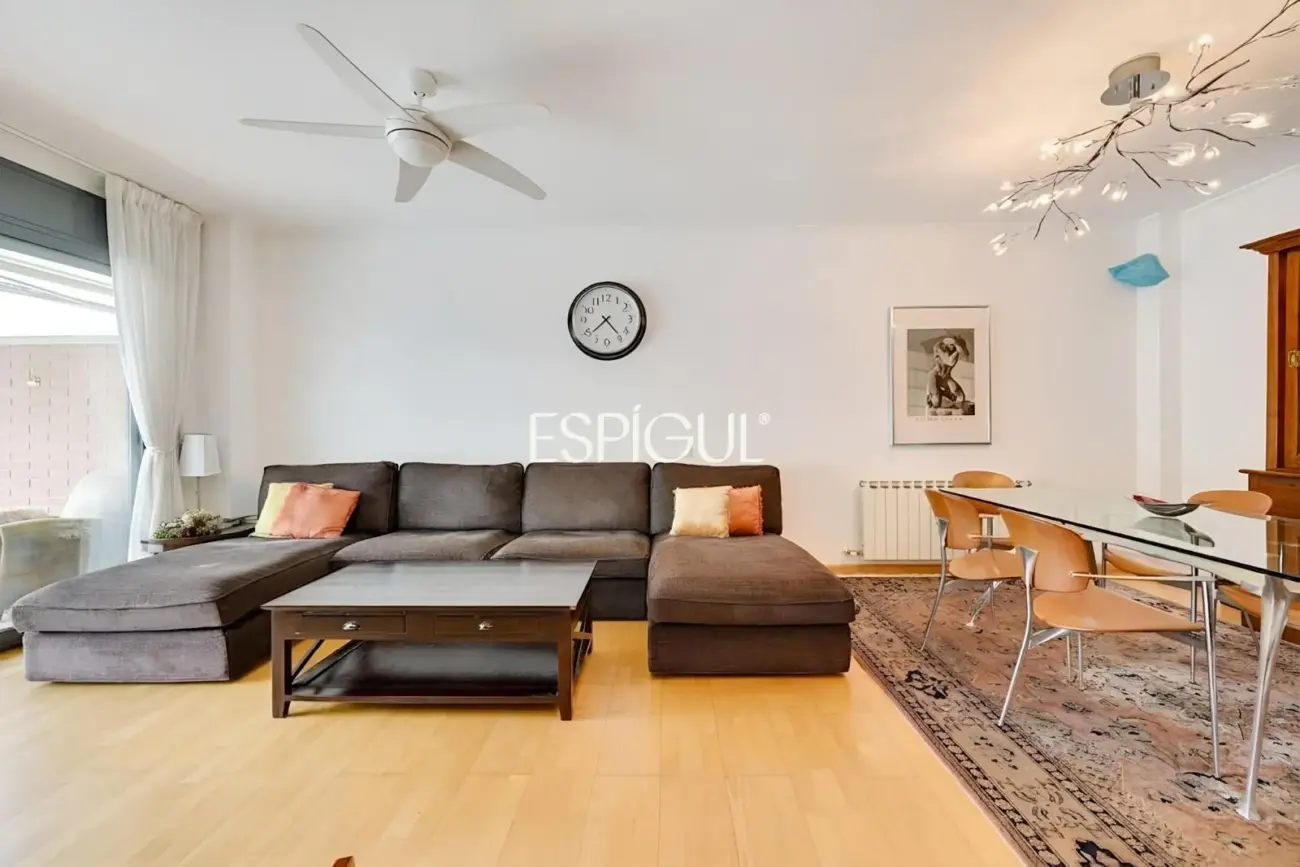 Piso en venta cuatro habitaciones, zona comunitaria en Torreblanca, Sant Cugat