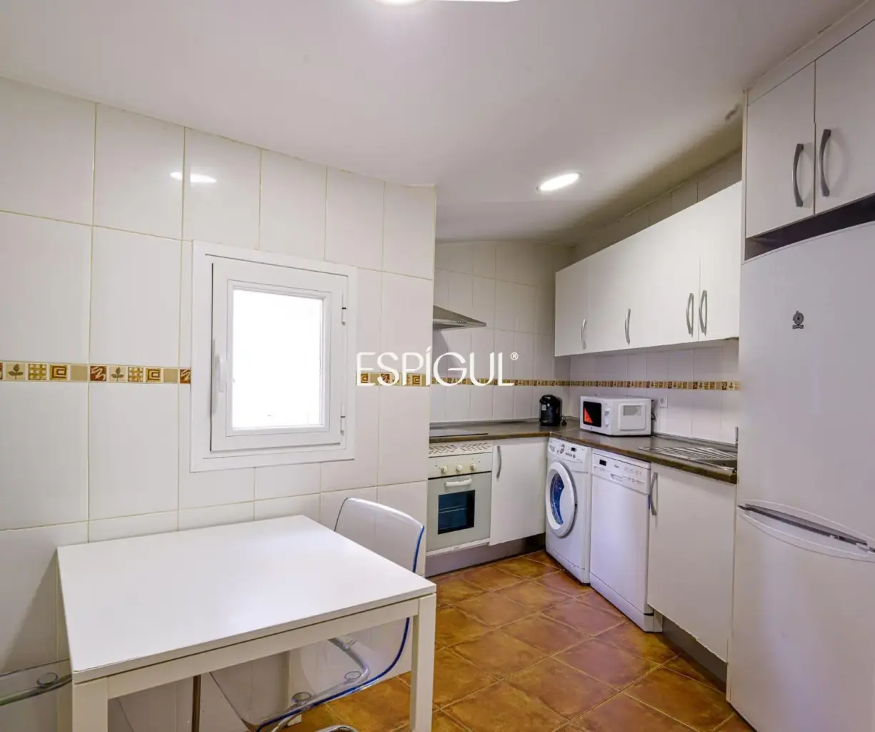 Piso en venta exterior y reformado en Palacio, Centro