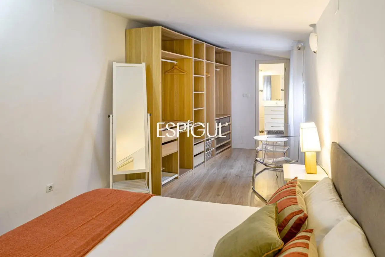 Piso en venta exterior y reformado en Palacio, Centro