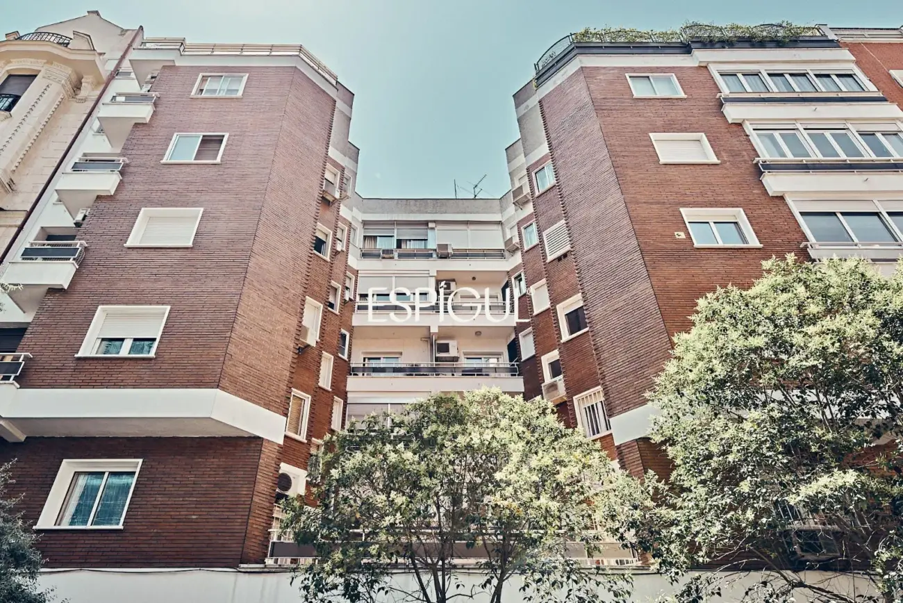 Piso en venta reformado con terraza en Lista