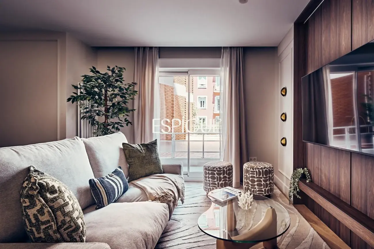 Piso en venta reformado con terraza en Lista