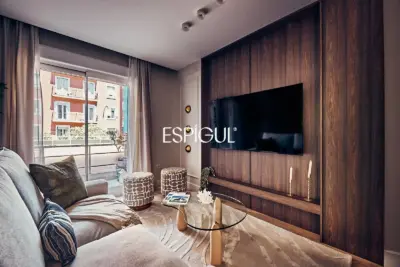 Piso en venta reformado con terraza en Lista