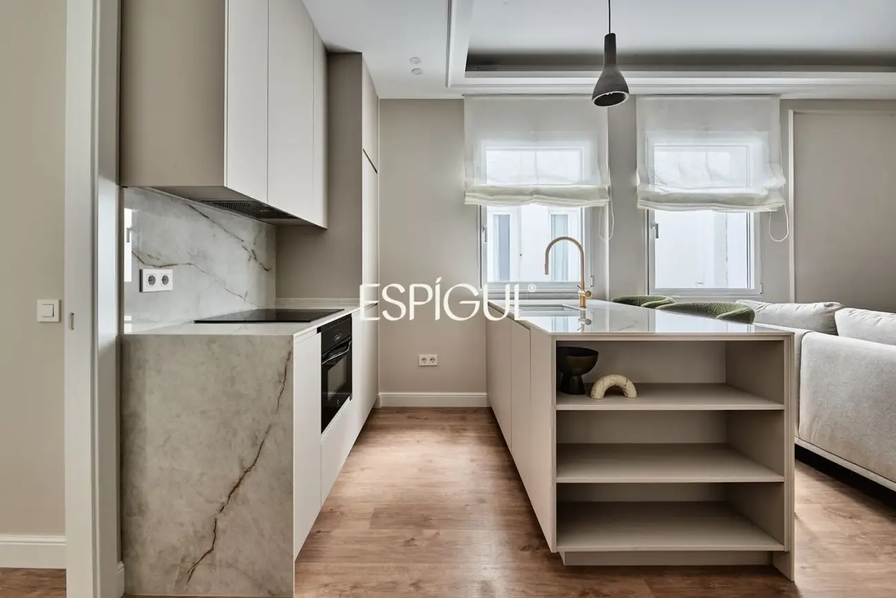 Renovated apartment for sale in Juan Bravo, Lista