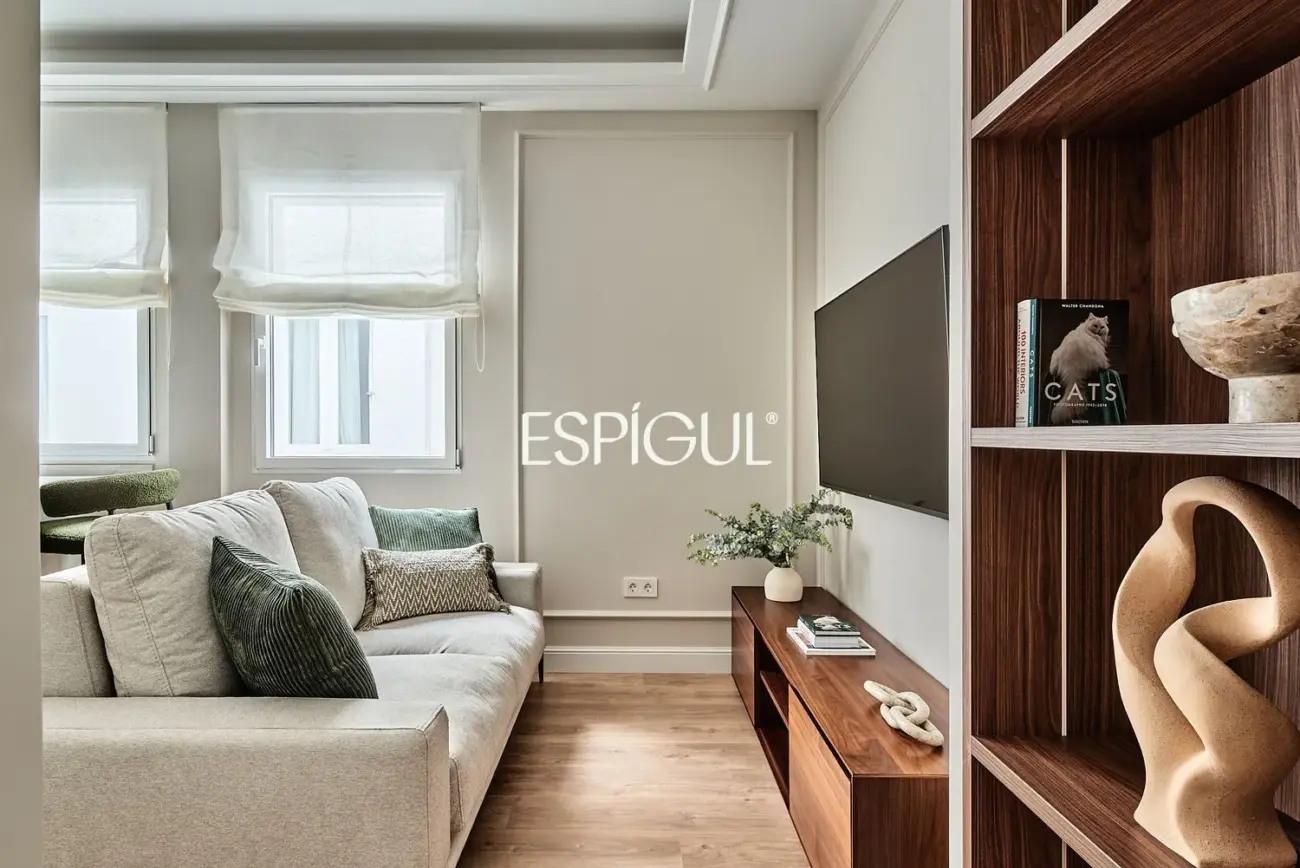 Renovated apartment for sale in Juan Bravo, Lista