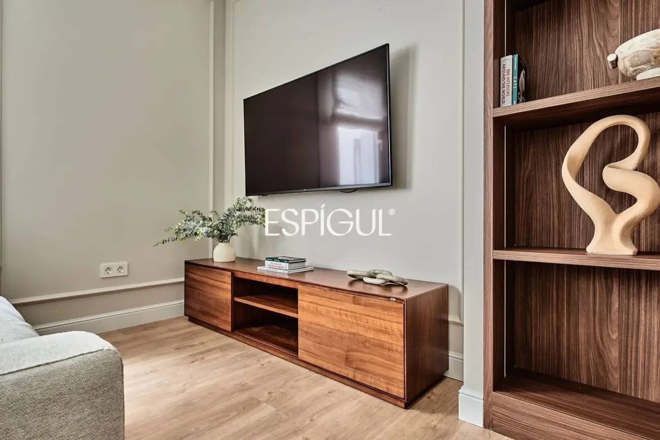 Renovated apartment for sale in Juan Bravo, Lista