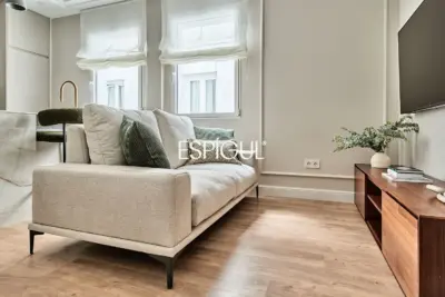 Renovated apartment for sale in Juan Bravo, Lista