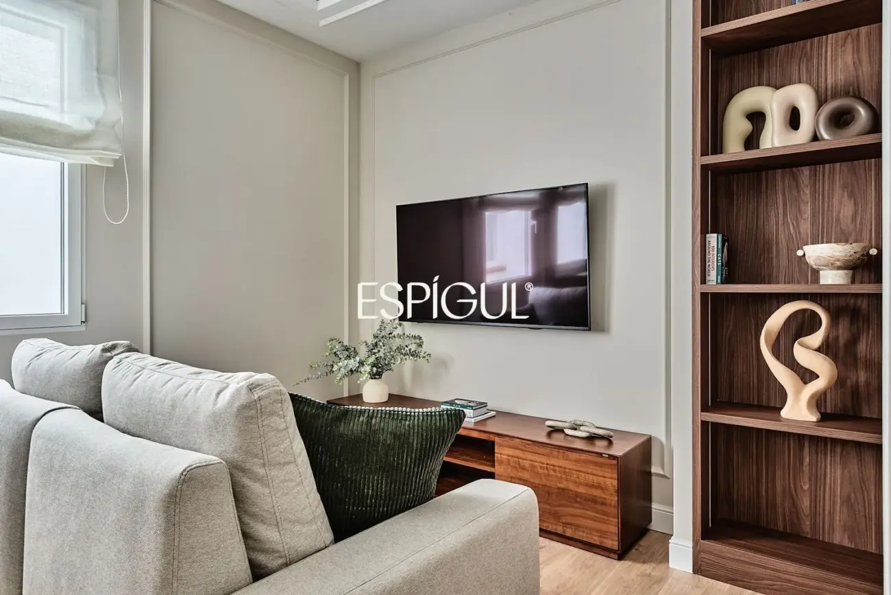 Renovated apartment for sale in Juan Bravo, Lista