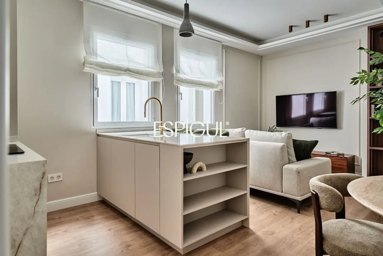 Renovated apartment for sale in Juan Bravo, Lista