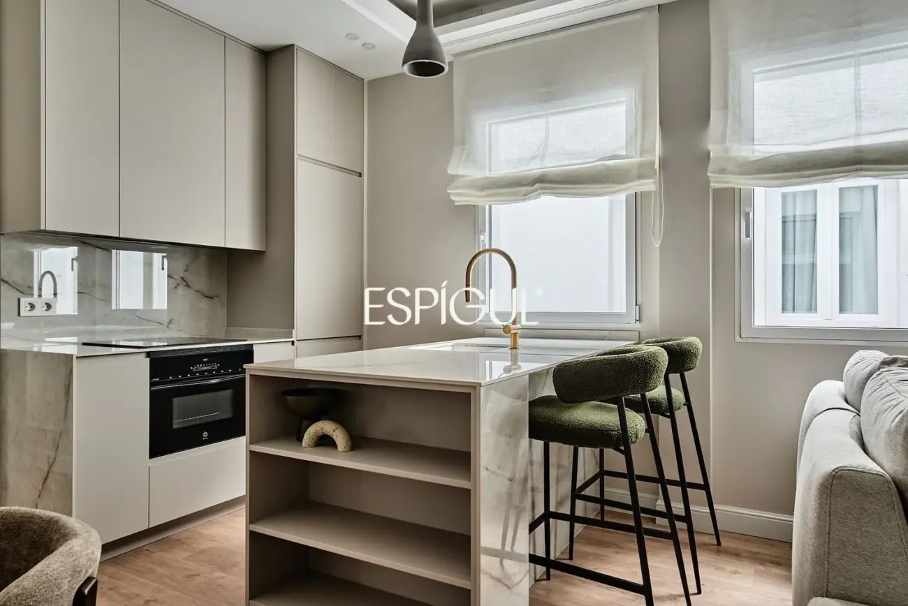 Renovated apartment for sale in Juan Bravo, Lista