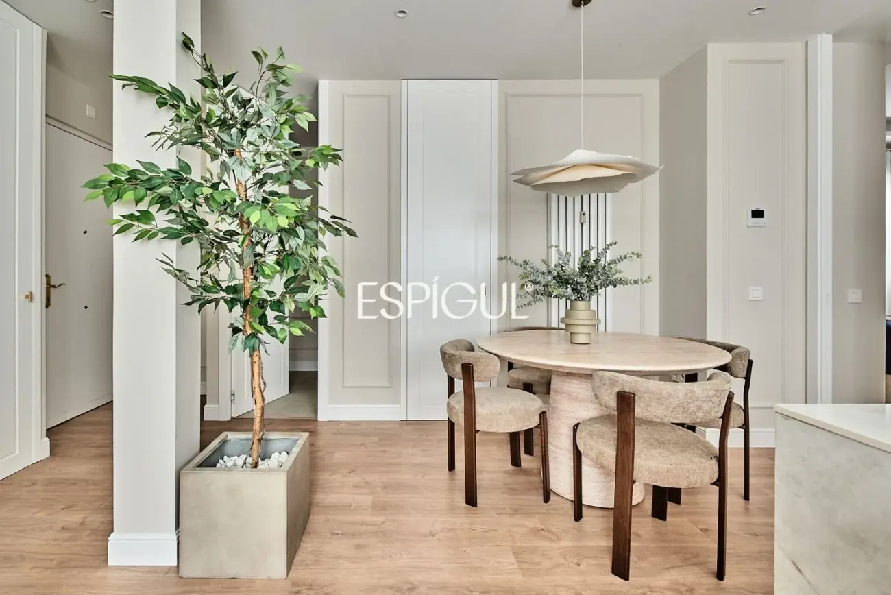 Renovated apartment for sale in Juan Bravo, Lista