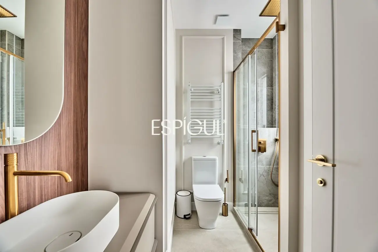Renovated apartment for sale in Juan Bravo, Lista