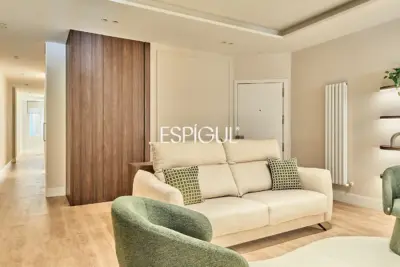 Piso en venta reformado y amueblado en Chamberí