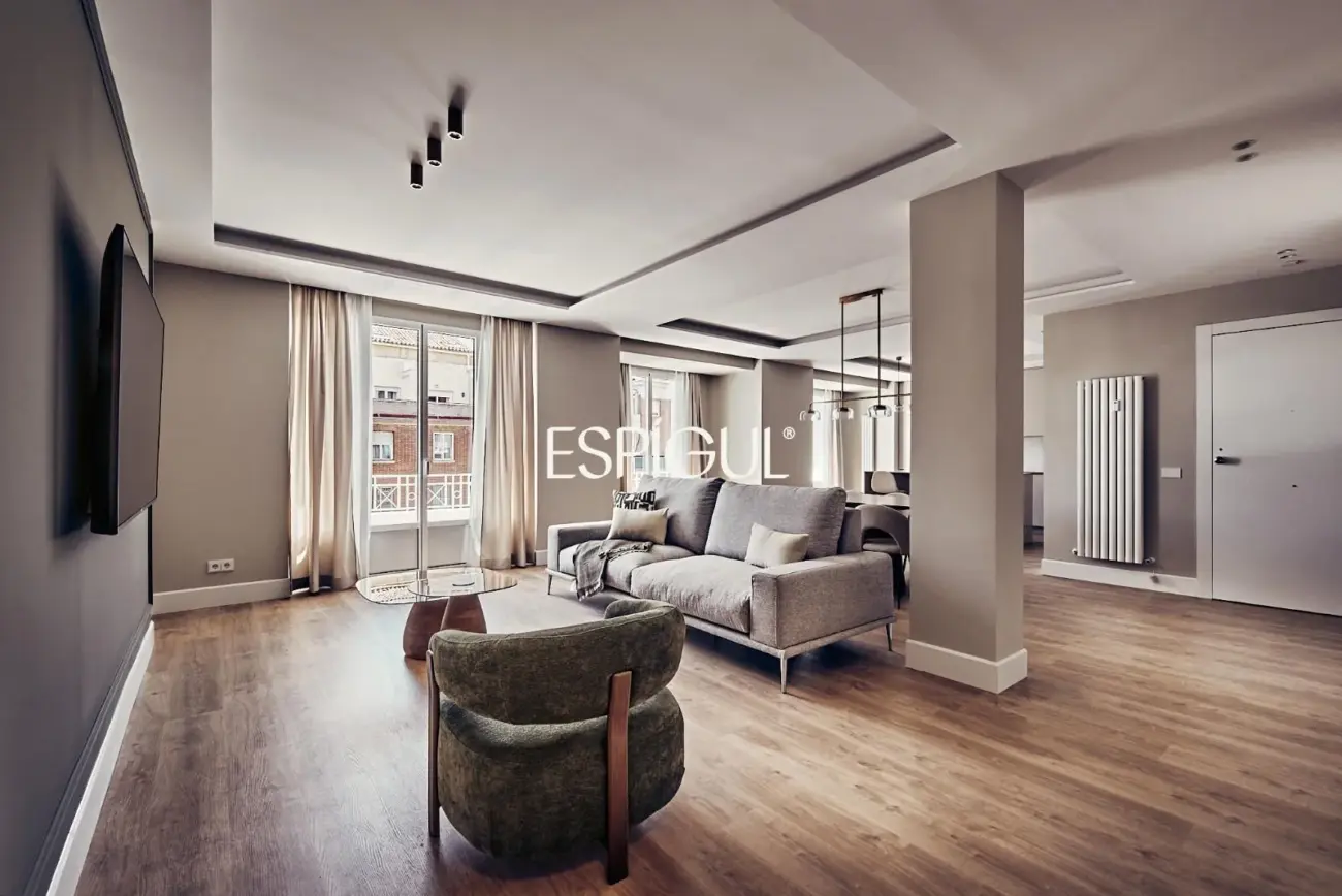 Piso exterior en venta con terraza en Goya