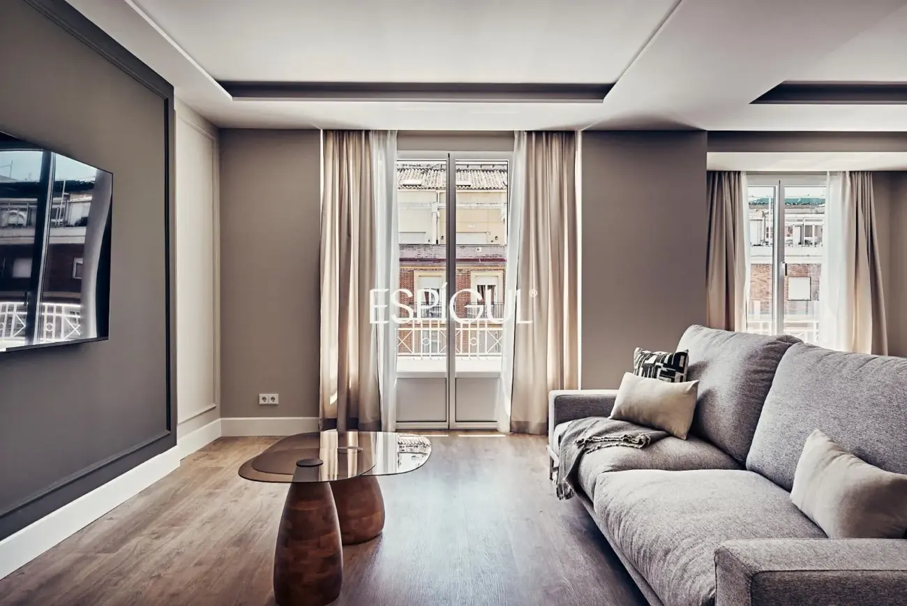 Piso exterior en venta con terraza en Goya