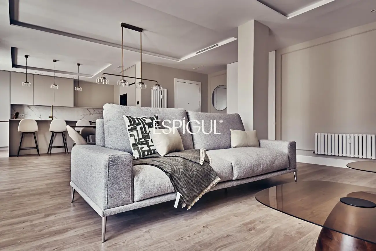 Piso exterior en venta con terraza en Goya