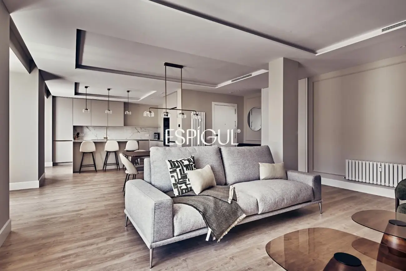 Piso exterior en venta con terraza en Goya