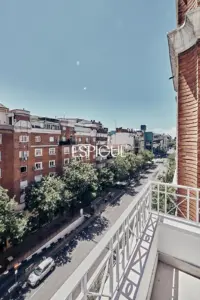 Piso exterior en venta con terraza en Goya