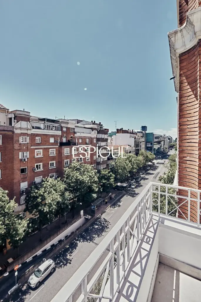 Piso exterior en venta con terraza en Goya