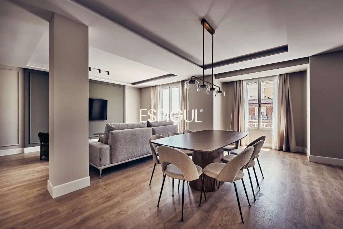 Piso exterior en venta con terraza en Goya