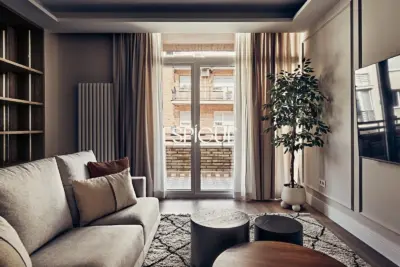 Piso exterior en venta reformado con terraza en Lista