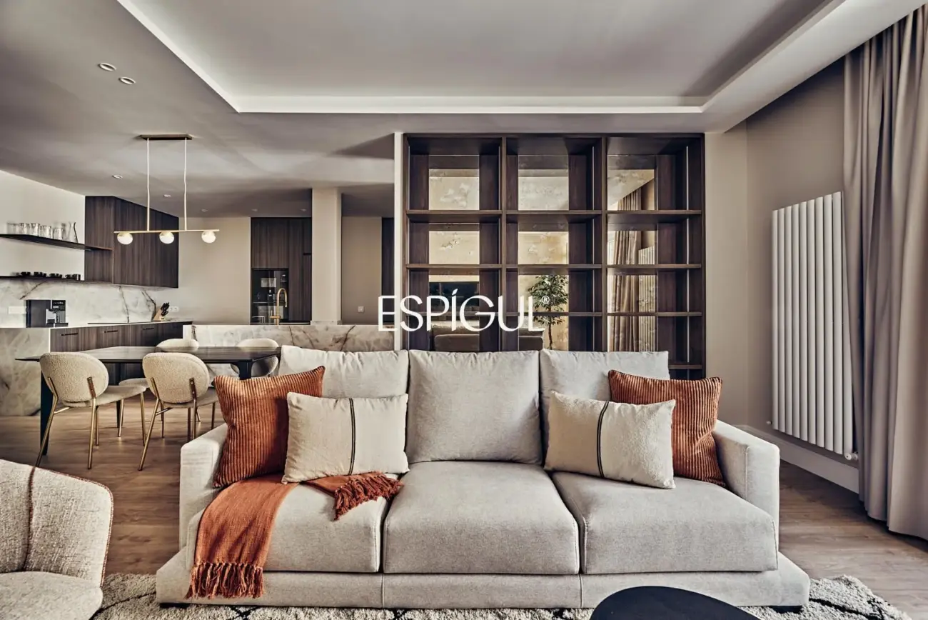 Piso exterior en venta reformado con terraza en Lista
