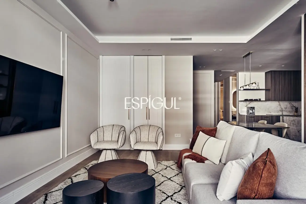 Piso exterior en venta reformado con terraza en Lista