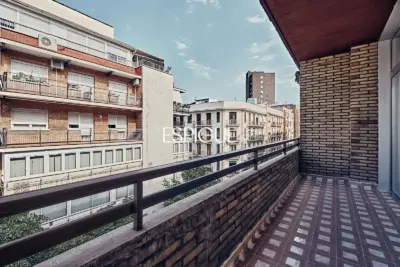 Piso exterior en venta reformado con terraza en Lista