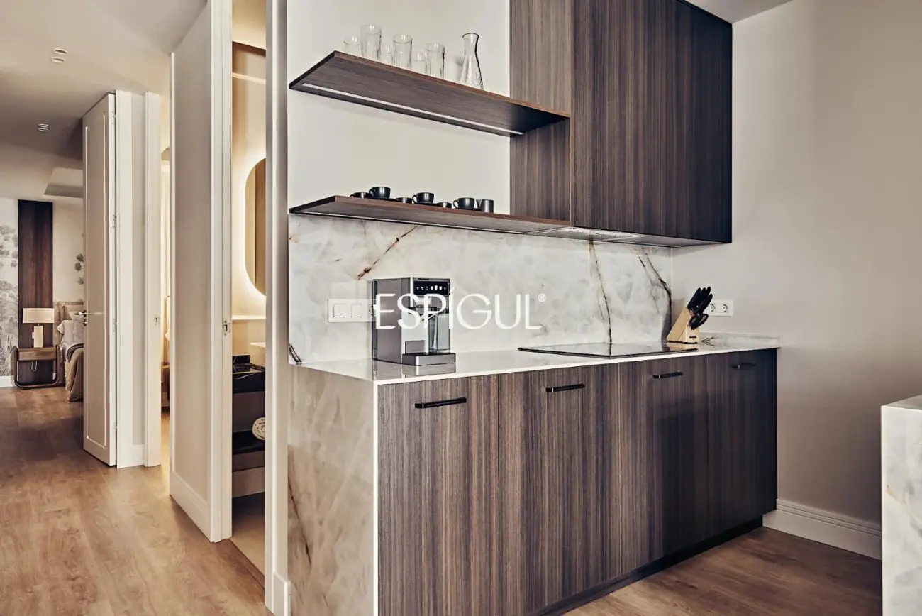 Piso exterior en venta reformado con terraza en Lista