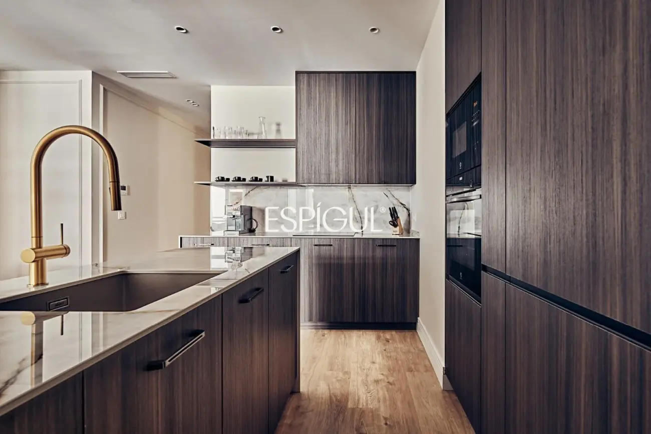 Piso exterior en venta reformado con terraza en Lista