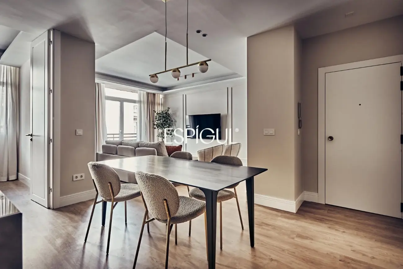 Piso exterior en venta reformado con terraza en Lista