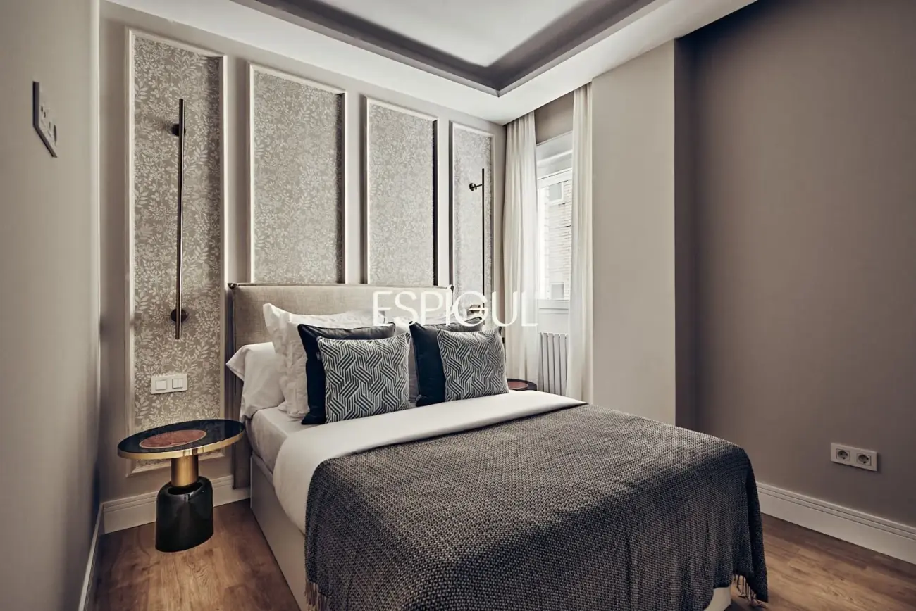Piso exterior en venta reformado con terraza en Lista