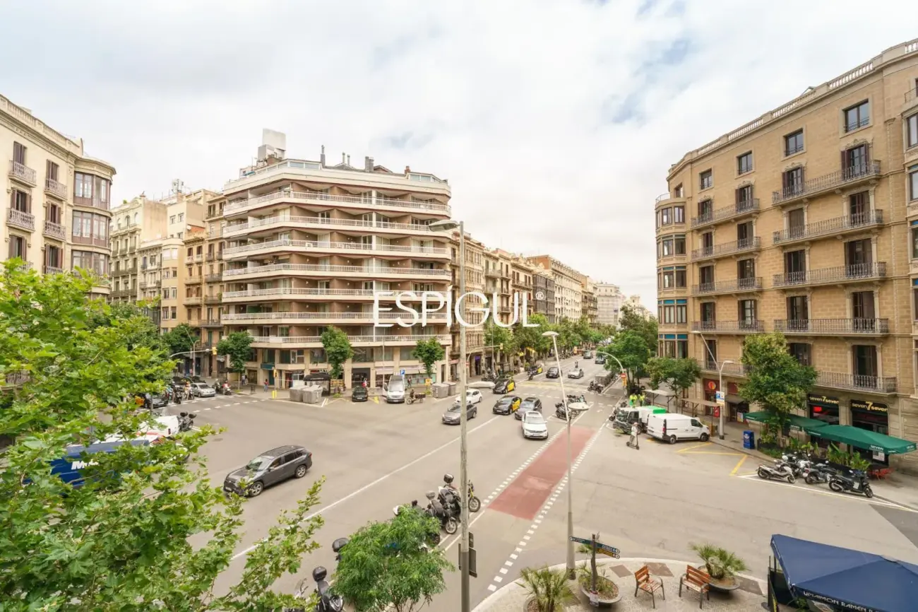Pis molt lluminós i de disseny al costat de Passeig de Gràcia
