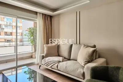Piso totalmente reformado con terraza, garaje y trastero en Trafalgar, Chamberí