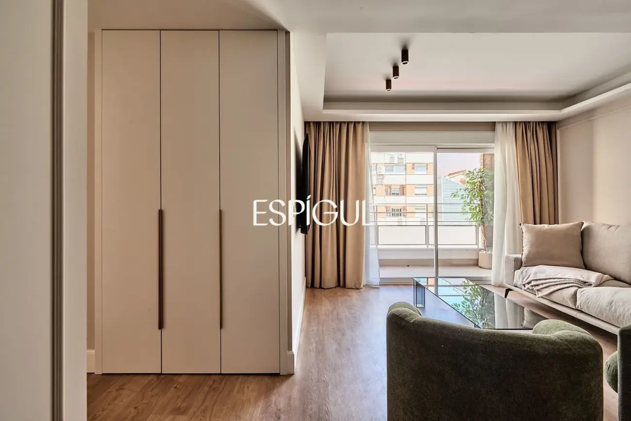 Piso totalmente reformado con terraza, garaje y trastero en Trafalgar, Chamberí
