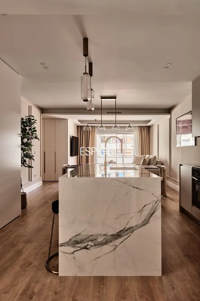 Piso totalmente reformado con terraza, garaje y trastero en Trafalgar, Chamberí