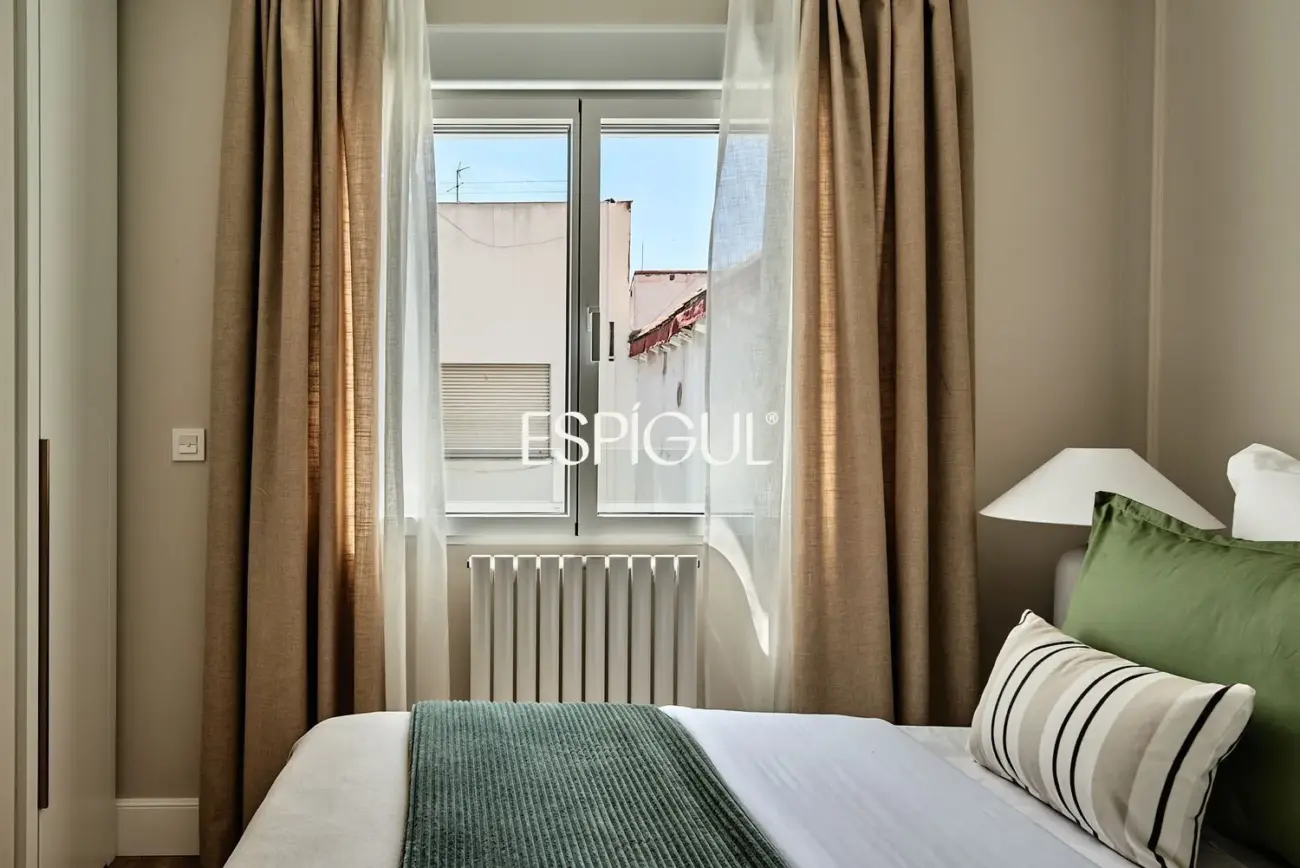 Piso totalmente reformado con terraza, garaje y trastero en Trafalgar, Chamberí