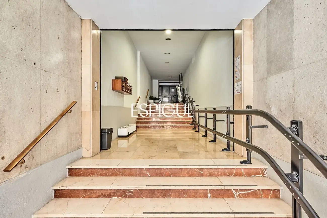 Piso totalmente reformado con terraza, garaje y trastero en Trafalgar, Chamberí