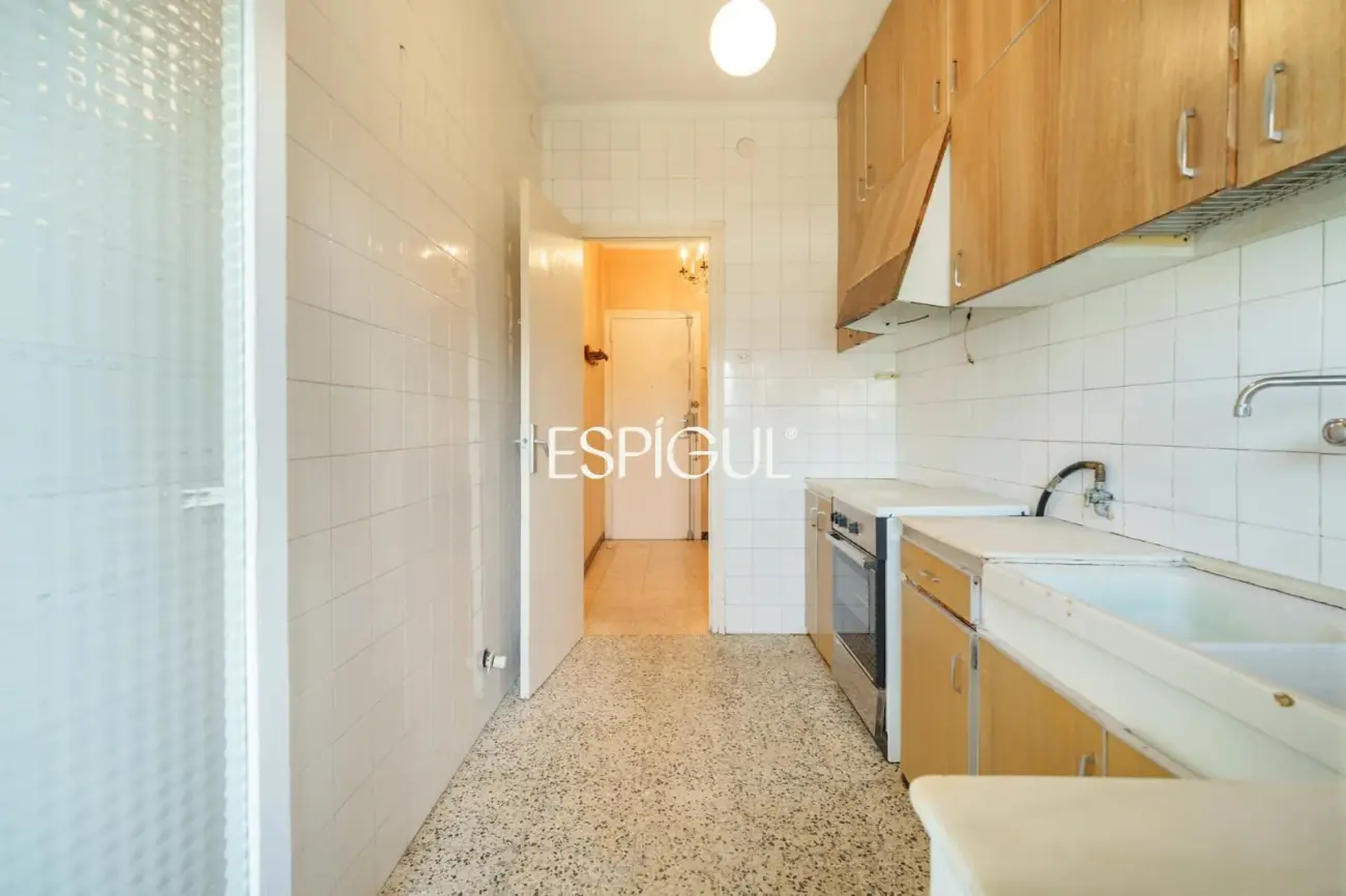 Quinta planta con vistas directas a Can Batlló y 100% diáfano para reformar en La Bordeta