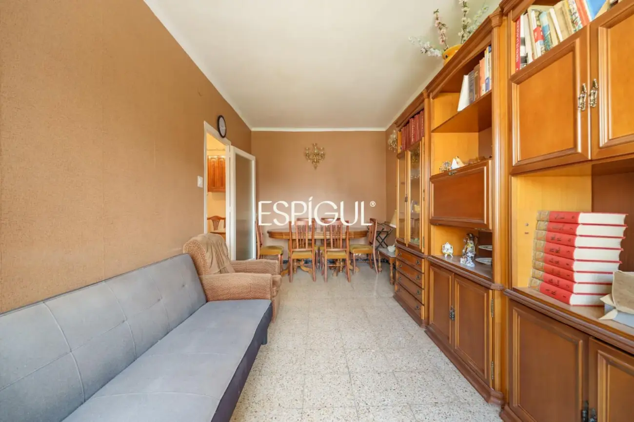 Quinta planta con vistas directas a Can Batlló y 100% diáfano para reformar en La Bordeta