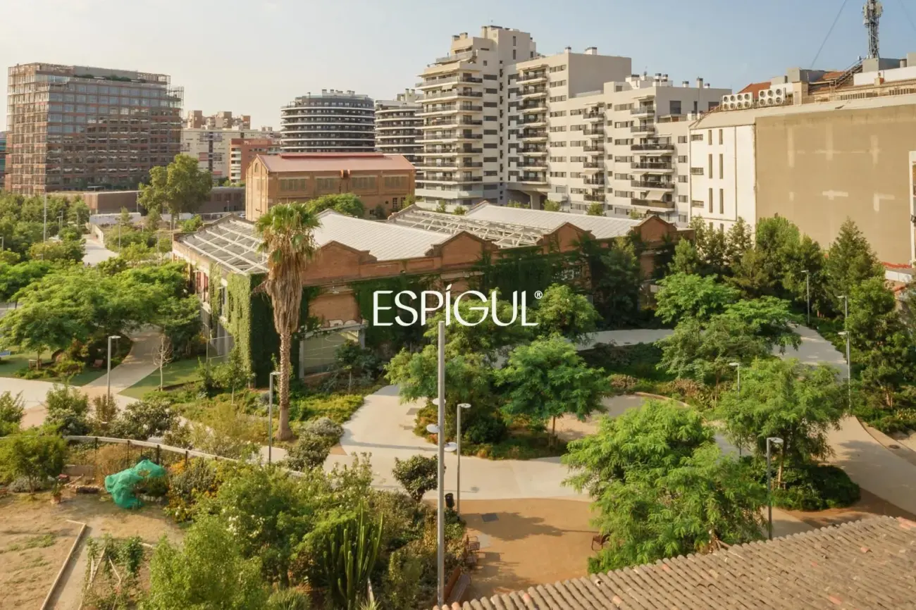 Quinta planta con vistas directas a Can Batlló y 100% diáfano para reformar en La Bordeta