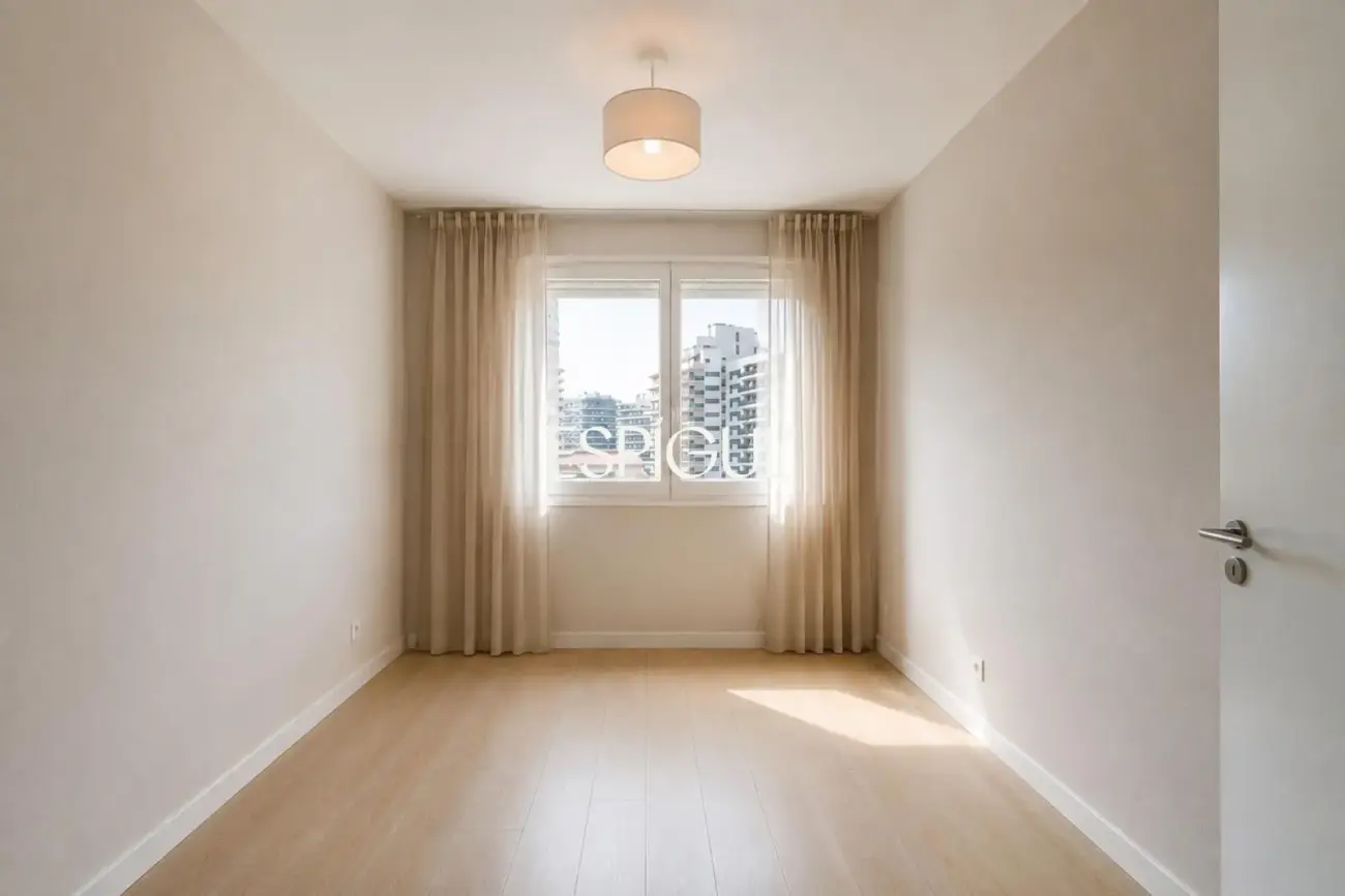 Quinta planta con vistas directas a Can Batlló y 100% diáfano para reformar en La Bordeta