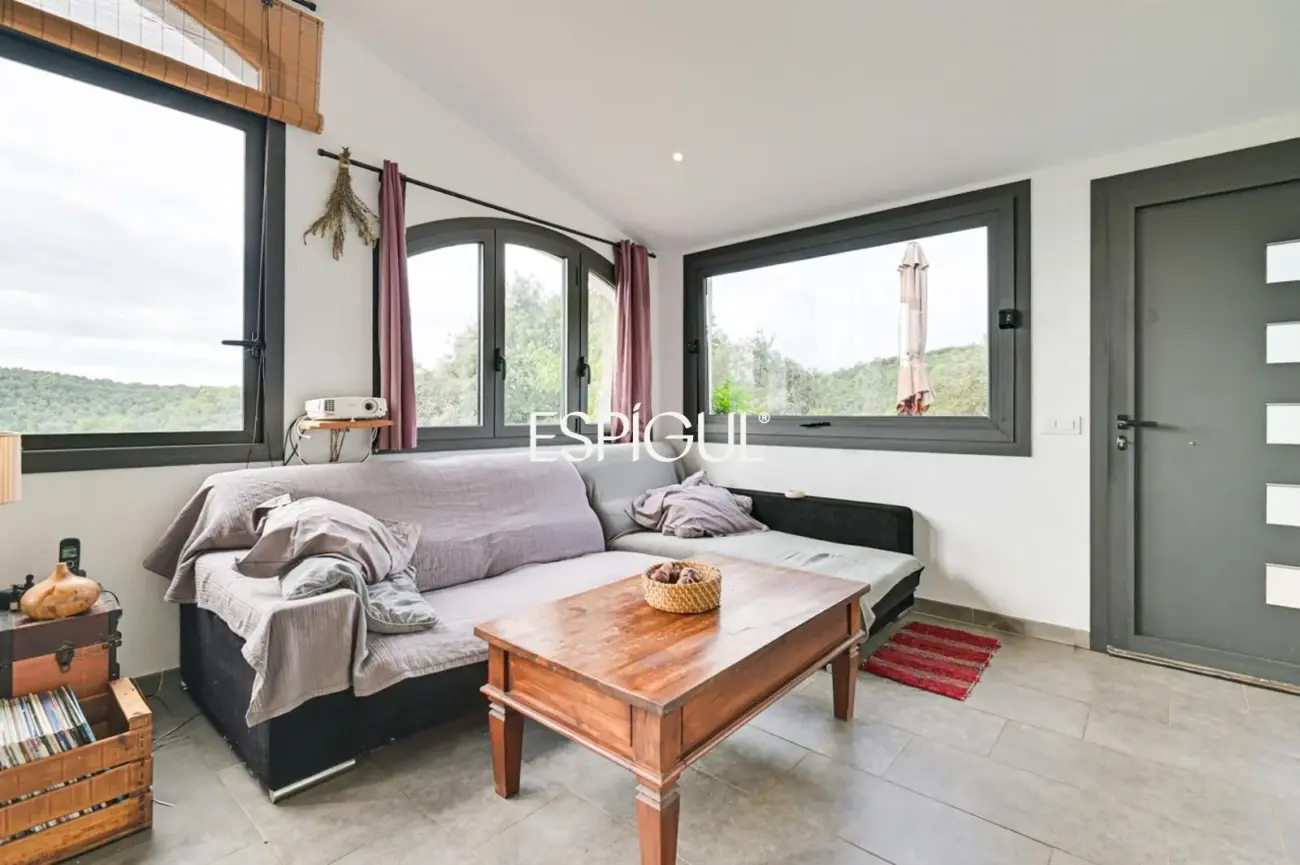 HOUSE WITH INDEPENDENT MINI-APARTMENT AND MOUNTAIN VIEWS