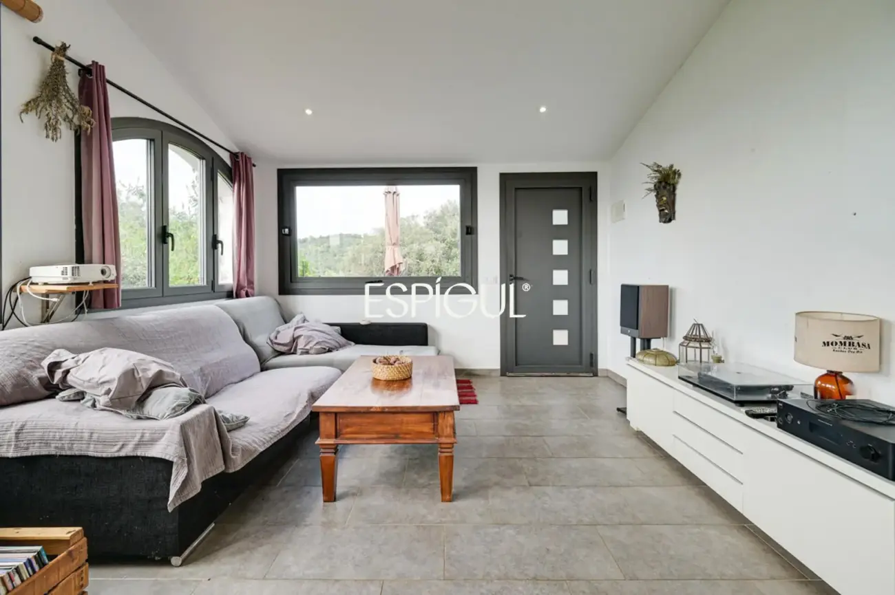 HOUSE WITH INDEPENDENT MINI-APARTMENT AND MOUNTAIN VIEWS