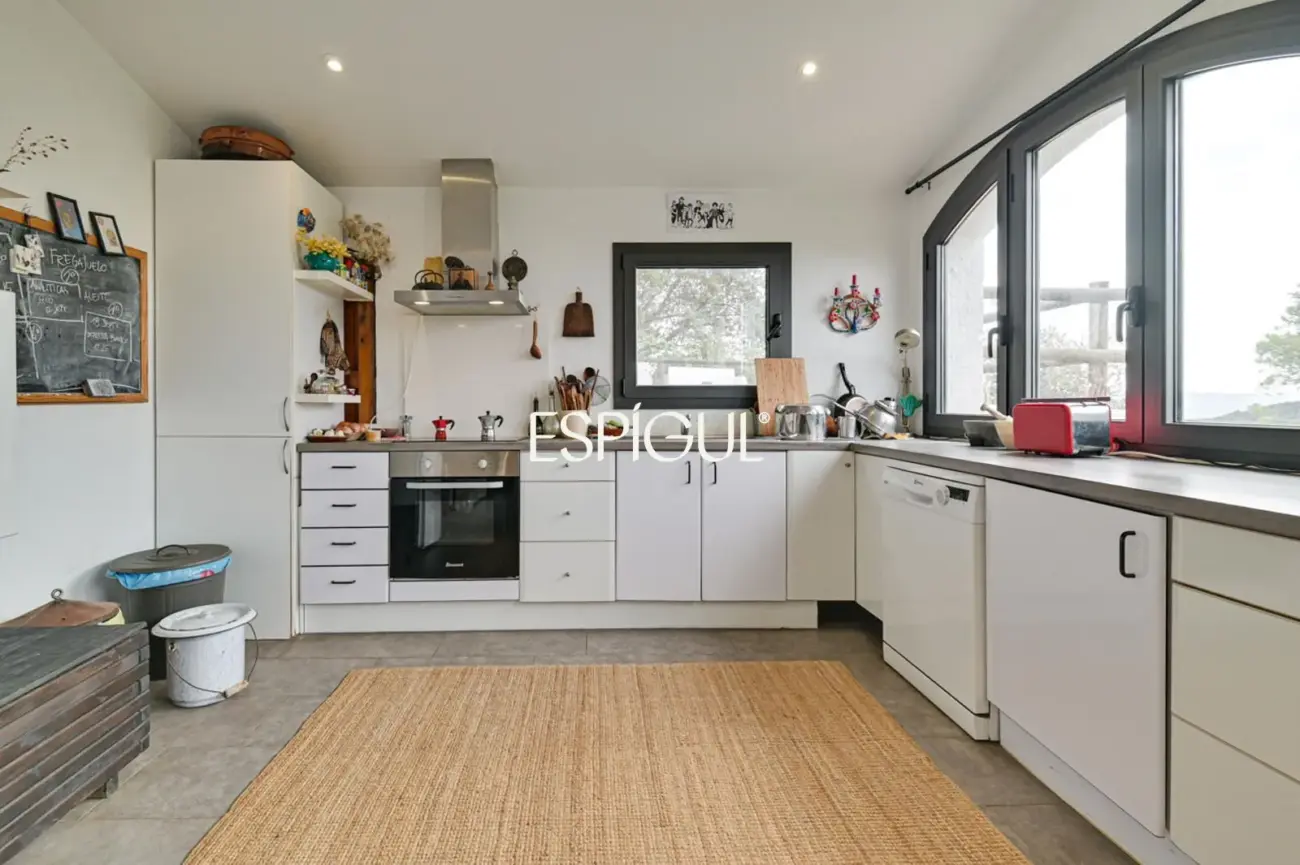 HOUSE WITH INDEPENDENT MINI-APARTMENT AND MOUNTAIN VIEWS