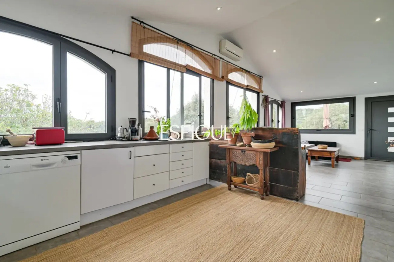 HOUSE WITH INDEPENDENT MINI-APARTMENT AND MOUNTAIN VIEWS