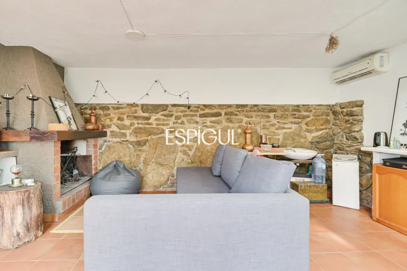 HOUSE WITH INDEPENDENT MINI-APARTMENT AND MOUNTAIN VIEWS