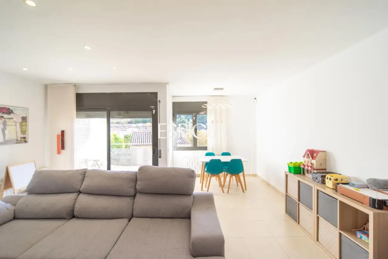 Casa en venta de tres plantas en Anglès