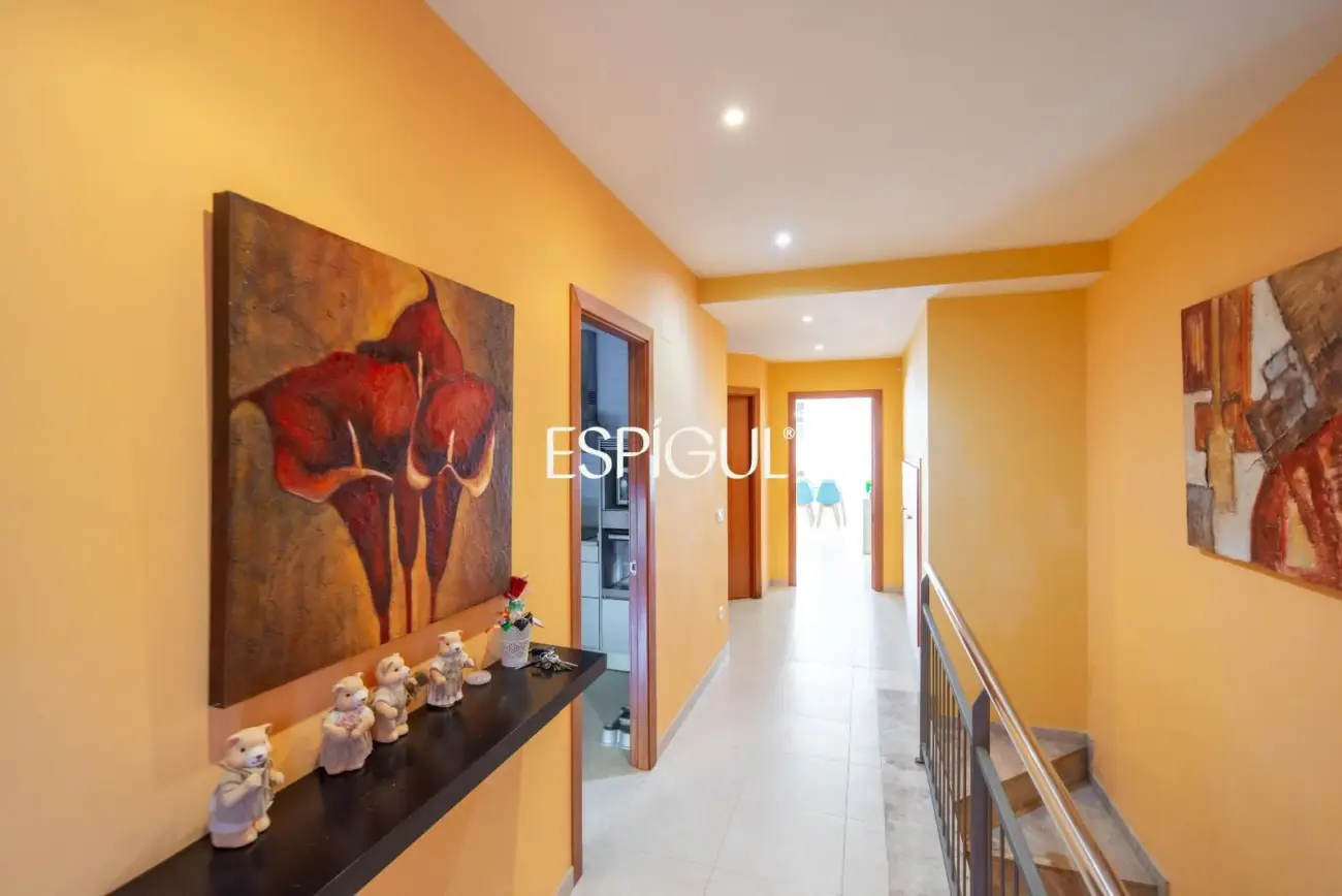 Casa en venta de tres plantas en Anglès