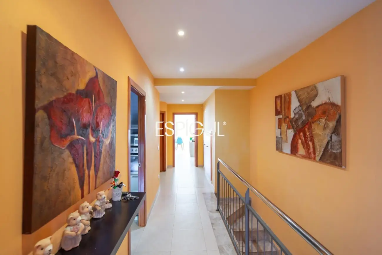 Casa en venta de tres plantas en Anglès
